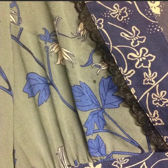 Anthropology top hundred percent silk - Picture 4 of 4